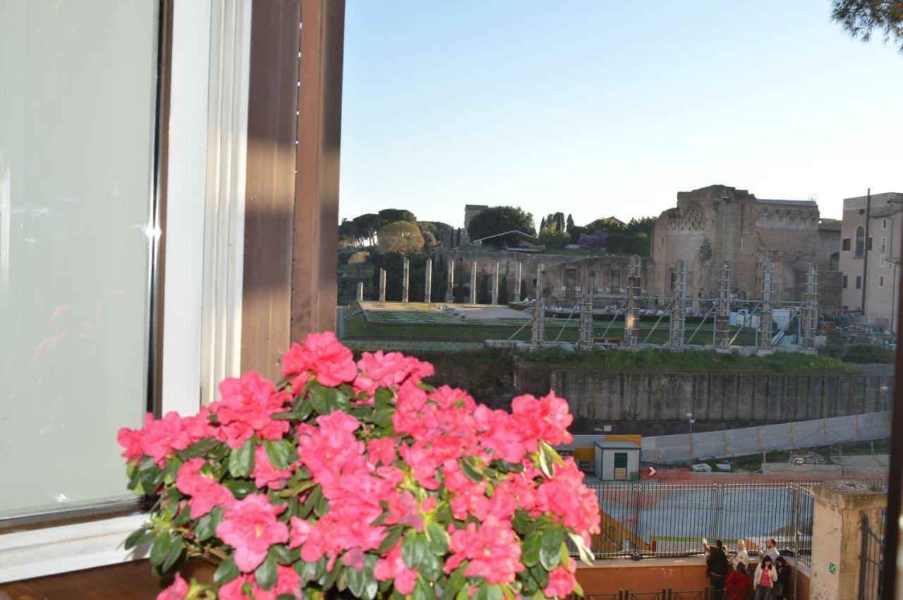 Balcony Colosseum View Roma Exterior foto