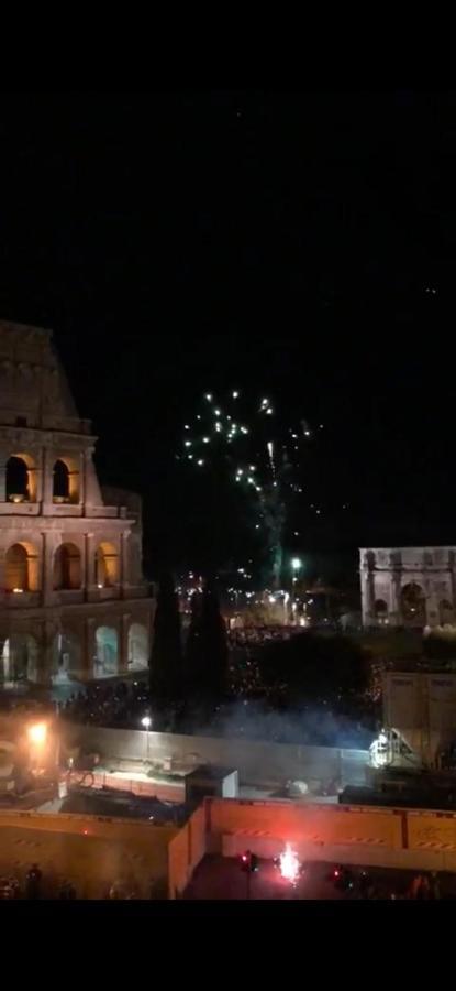 Balcony Colosseum View Roma Exterior foto